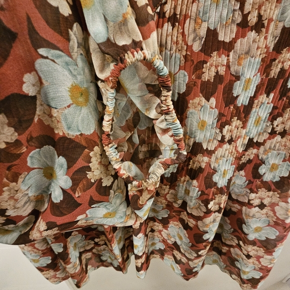 Aritzia Wilfred Daydreamer V-Neck Blouse - Picture 4 of 5